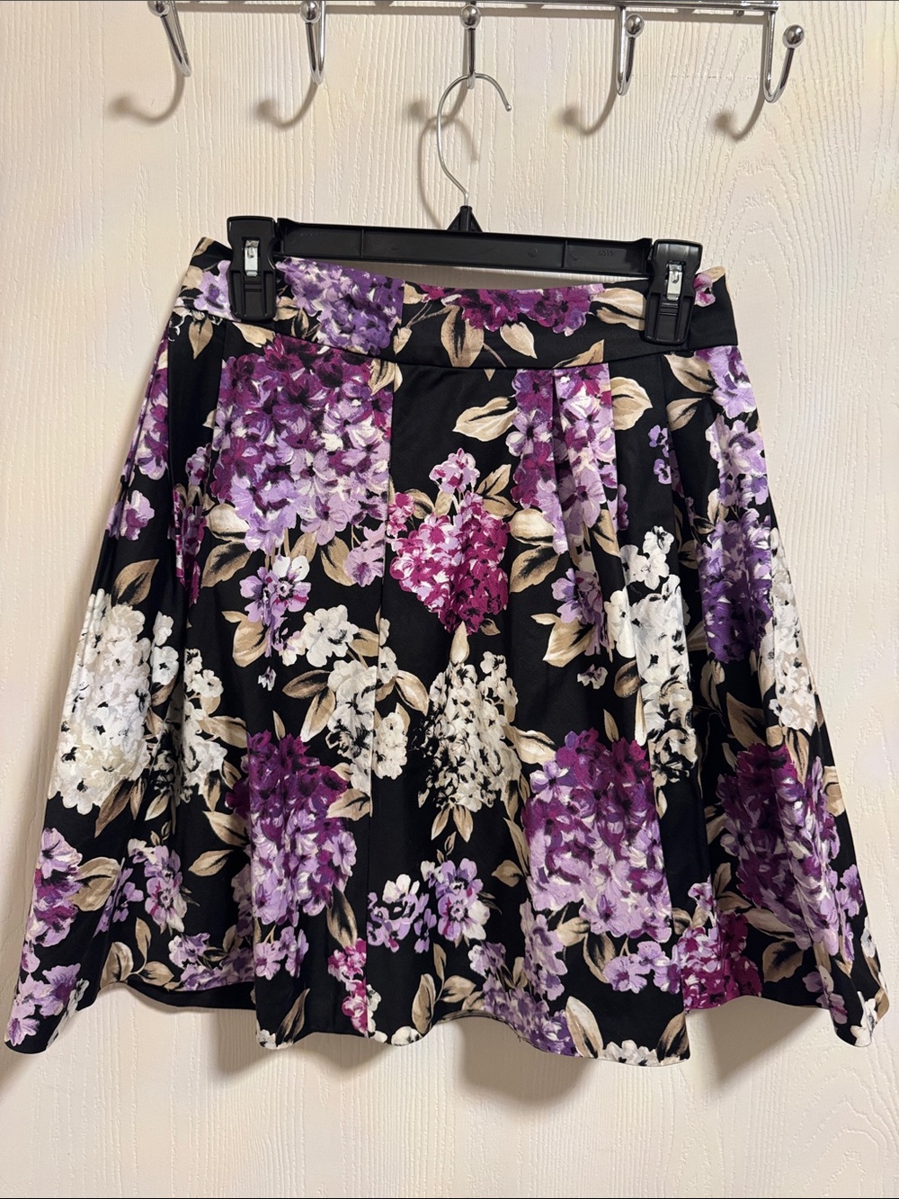 White House Black Market Floral Hydrangea Pleated Mini Skirt Women’s 2 (M) Lined - Picture 2 of 8